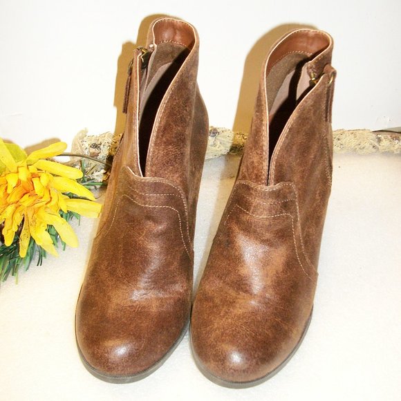 QUPID Sz 5.5 NEW Brown Distressed Look Faux Leather Booties 3 1/4 Wedge Side Zip - Picture 3 of 14